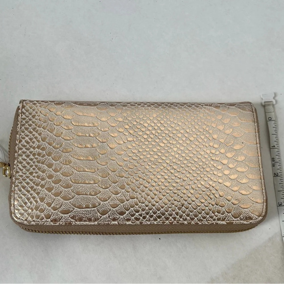 NWT - Charming Charlie Snake Skin Zip Around Wallet Gold Shimmering Clutch Bag - Picture 5 of 7